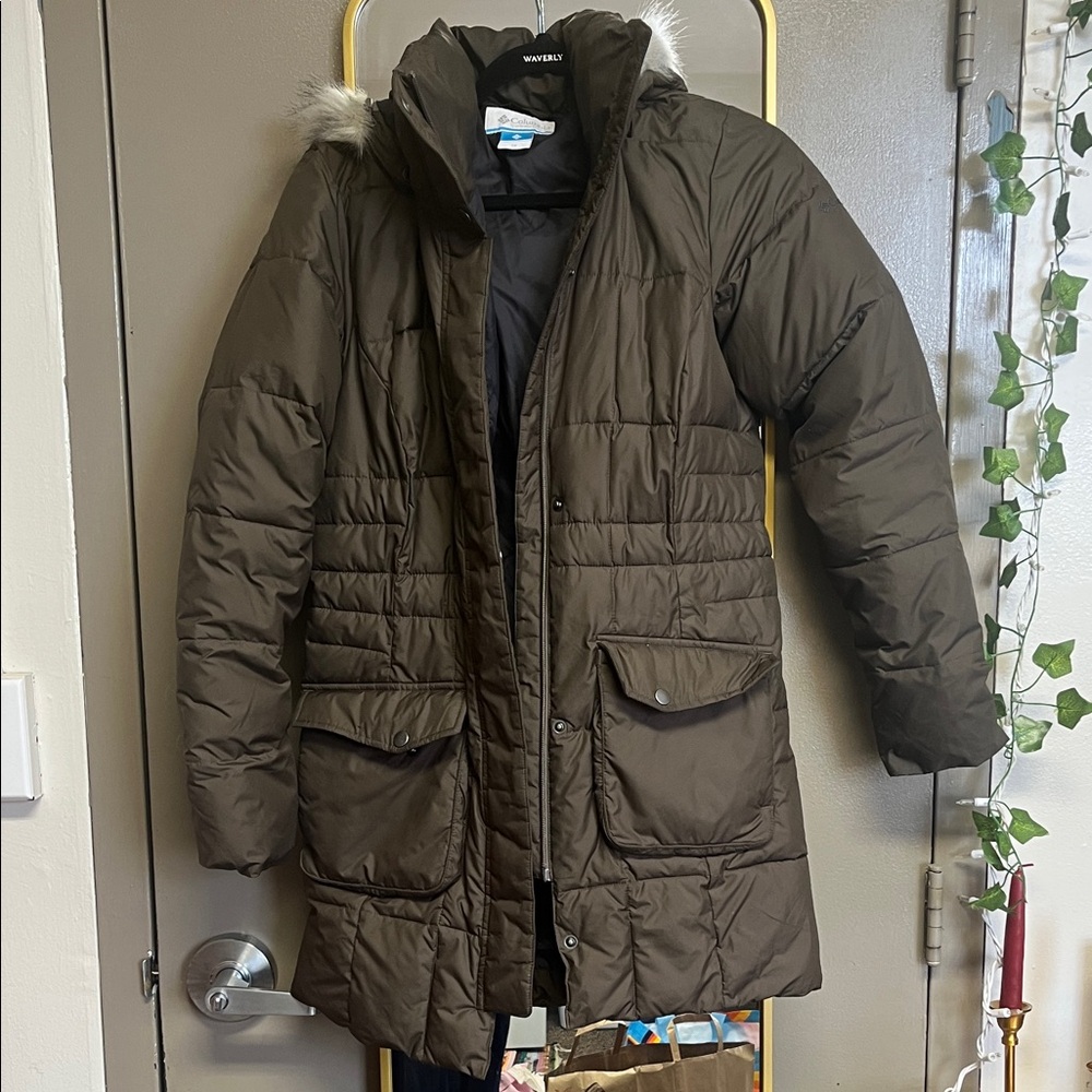 EXCELLENT USED CONDITION Women’s Columbia Green/Grey Winter Coat